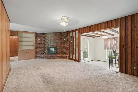 Living - 116 N Poplar Ave, Erick, OK 73645 photo 2 of 6