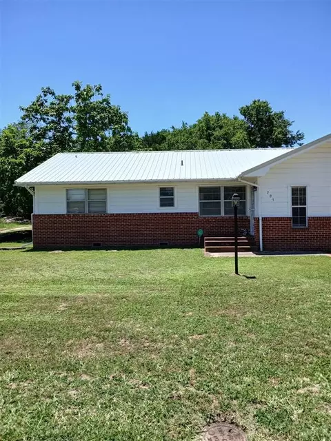 505 W Harrison St, Maud, OK 74854