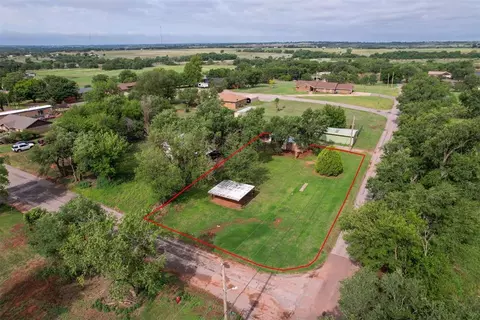 1113 N 7th St, Sayre, OK 73662