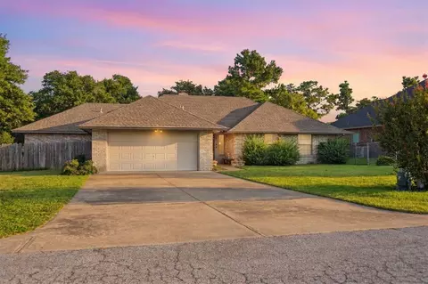 1044 Whisper Ln, Choctaw, OK 73020