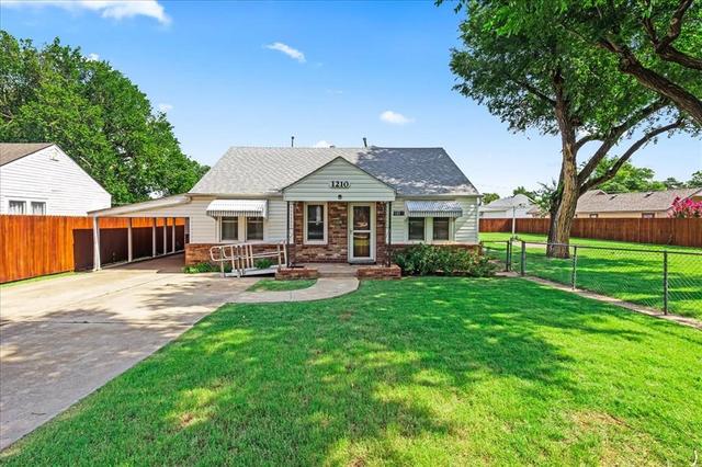 1210 W London St, El Reno, OK 73036