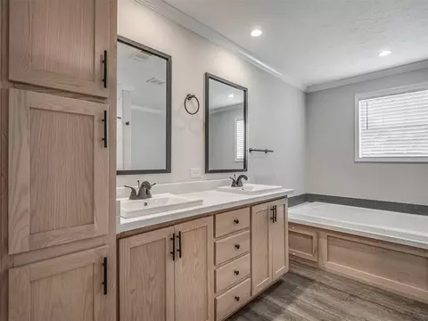Bath - 35010 Ew Ew 1290 Rd, Maud, OK 74854 photo 1 of 9