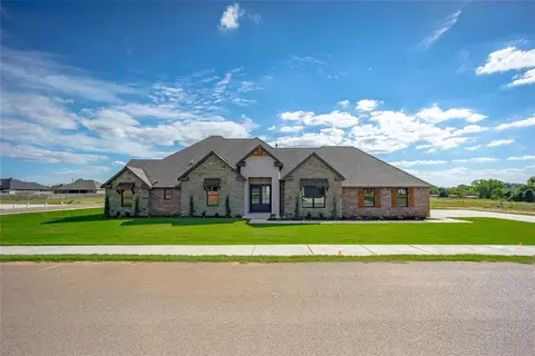 140 W Lynn Dr, Mustang, OK 73064