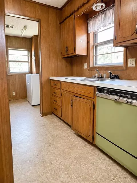 920 E Maple St, Cushing, OK 74023 photo 6
