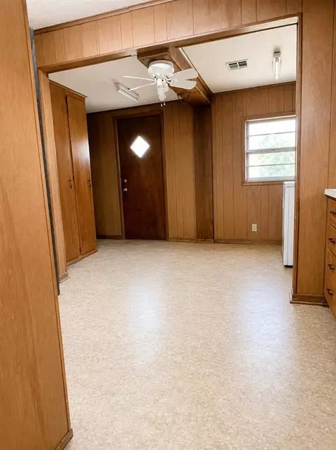 920 E Maple St, Cushing, OK 74023 photo 7