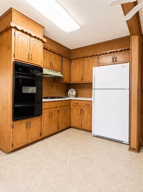 920 E Maple St, Cushing, OK 74023 photo 8