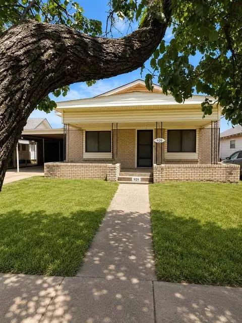920 E Maple St, Cushing, OK 74023 photo 1