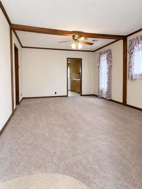 920 E Maple St, Cushing, OK 74023 photo 4