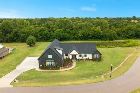 835 Hidden View Acres Dr, Blanchard, OK 73010