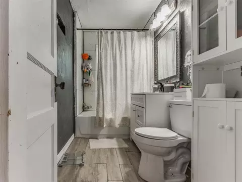 Bath - 515 W Oklahoma St, Mcloud, OK 74851 photo 4 of 6