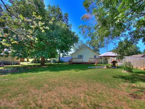 Exterior - 515 W Oklahoma St, Mcloud, OK 74851 photo 11 of 11