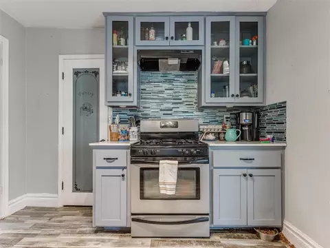 Kitchen - 515 W Oklahoma St, Mcloud, OK 74851 photo 3 of 4