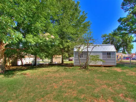 Exterior - 515 W Oklahoma St, Mcloud, OK 74851 photo 10 of 11