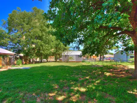 Exterior - 515 W Oklahoma St, Mcloud, OK 74851 photo 9 of 11