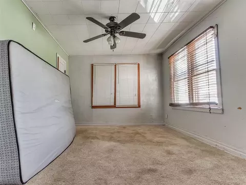 Bedroom - 515 W Oklahoma St, Mcloud, OK 74851 photo 3 of 9