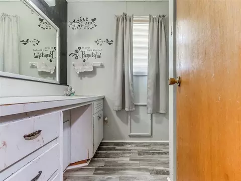 Bath - 515 W Oklahoma St, Mcloud, OK 74851 photo 1 of 6
