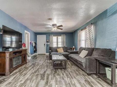 Living - 515 W Oklahoma St, Mcloud, OK 74851 photo 1 of 2
