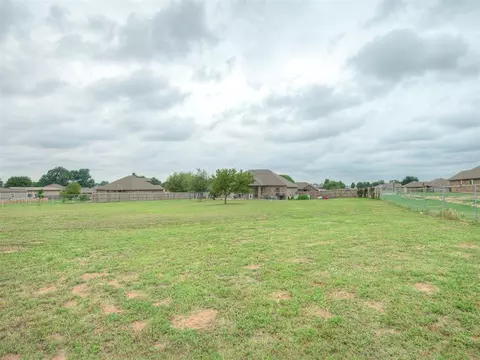 Exterior - 1112 Ella Dr, Tuttle, OK 73089 photo 6 of 9