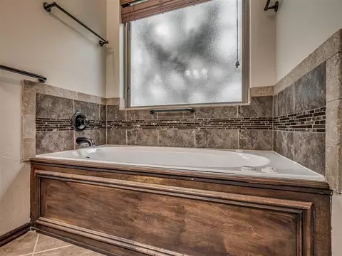 Bath - 1112 Ella Dr, Tuttle, OK 73089 photo 5 of 8