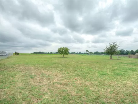 Exterior - 1112 Ella Dr, Tuttle, OK 73089 photo 4 of 9