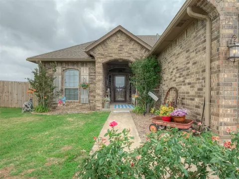 Exterior - 1112 Ella Dr, Tuttle, OK 73089 photo 1 of 9