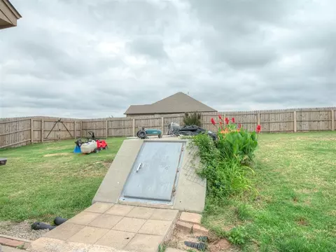 Exterior - 1112 Ella Dr, Tuttle, OK 73089 photo 3 of 9