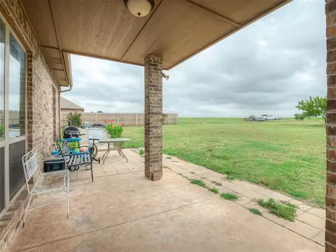 Exterior - 1112 Ella Dr, Tuttle, OK 73089 photo 2 of 9