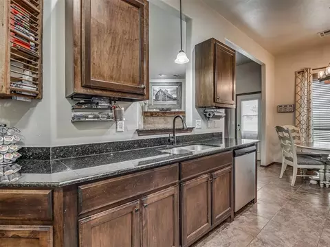 Kitchen - 1112 Ella Dr, Tuttle, OK 73089 photo 5 of 6
