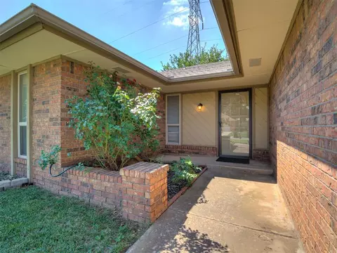 6904 Elk Canyon Rd, Oklahoma City, OK 73162