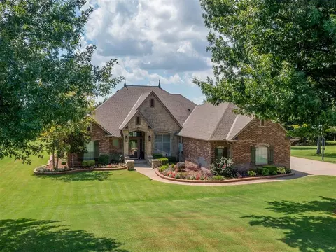 205 Alyssa Ln, Moore, OK 73160 photo 1