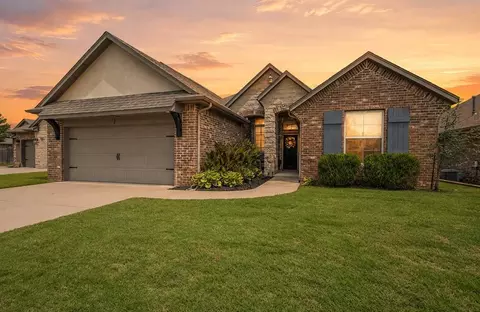905 NW 189th Cir, Edmond, OK 73012