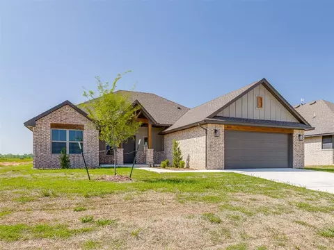 621 Trails End Dr, Shawnee, OK 74804