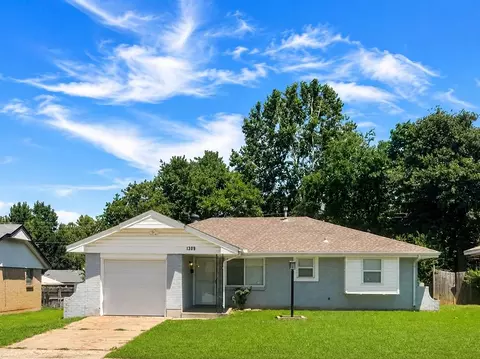 1309 Parkwoods Ter, Oklahoma City, OK 73110