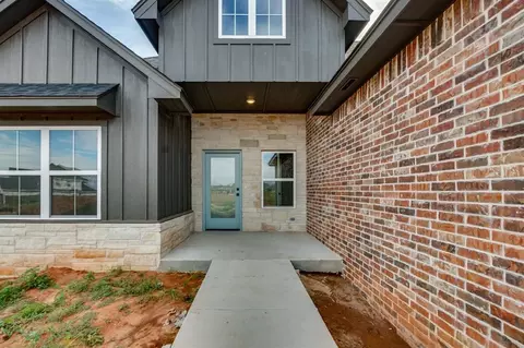 10712 Blue Creek Dr, Yukon, OK 73099