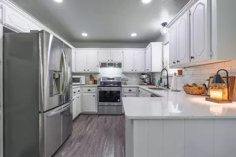 Kitchen - 19307 Malone Rd, Tecumseh, OK 74873 photo 1 of 4