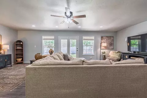 Living - 19307 Malone Rd, Tecumseh, OK 74873 photo 2 of 5