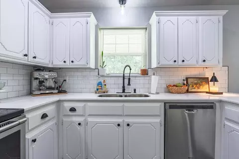 Kitchen - 19307 Malone Rd, Tecumseh, OK 74873 photo 2 of 4