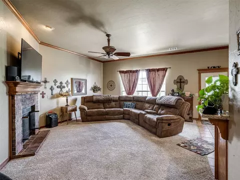 Living - 3840 Pachem Ave, Harrah, OK 73045 photo 1 of 2