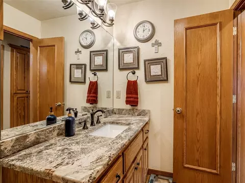 Bath - 3840 Pachem Ave, Harrah, OK 73045 photo 9 of 9