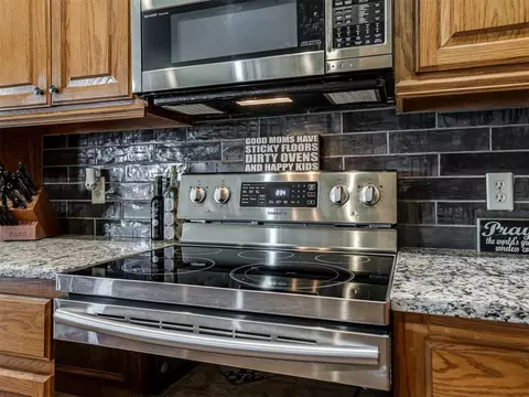 Kitchen - 3840 Pachem Ave, Harrah, OK 73045 photo 6 of 6