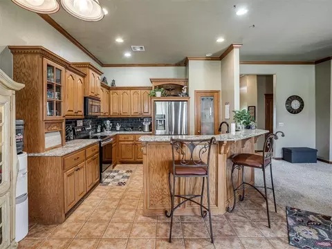 Kitchen - 3840 Pachem Ave, Harrah, OK 73045 photo 2 of 6
