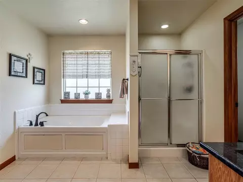 Bath - 3840 Pachem Ave, Harrah, OK 73045 photo 1 of 9