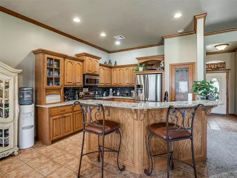 Kitchen - 3840 Pachem Ave, Harrah, OK 73045 photo 1 of 6