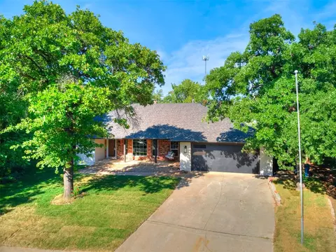 1301 Mary Lee Ln, Edmond, OK 73034