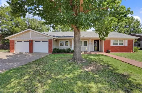 213 S Mockingbird Dr, Altus, OK 73521 photo 2