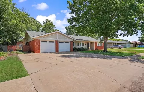 213 S Mockingbird Dr, Altus, OK 73521 photo 1