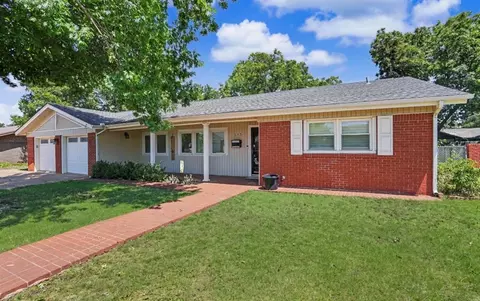 213 S Mockingbird Dr, Altus, OK 73521 photo 3