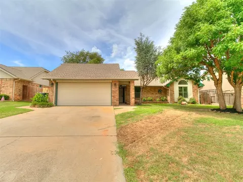 325 E Grand Teton Ct, Yukon, OK 73099