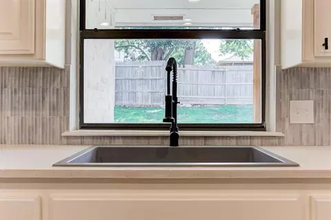 Kitchen - 1509 Davinbrook Dr, Norman, OK 73072 photo 8 of 8