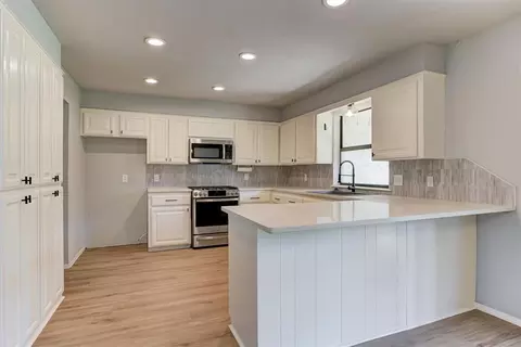 Kitchen - 1509 Davinbrook Dr, Norman, OK 73072 photo 2 of 8